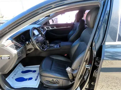 Hyundai Genesis 2016, 179300 км, за 5021.47 USD