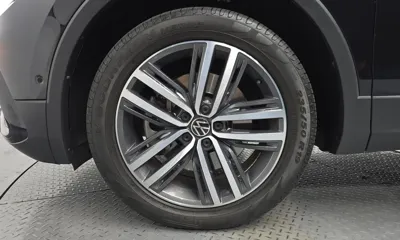 Volkswagen Tiguan 2023, 32018 км, за 19627.15 USD