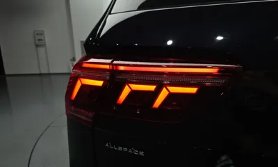 Volkswagen Tiguan 2023, 32018 км, за 19627.15 USD - фото 23