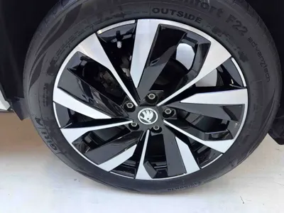Skoda Karoq 2023, 34000 км, за 21396.08 USD - фото 22