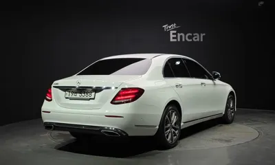 Mercedes-Benz E-Class 2018, 79102 км, за 15276.6 USD - фото 2