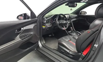 Hyundai Veloster 2018, 87256 км, за 7687.3 USD - фото 10
