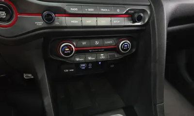 Hyundai Veloster 2018, 87256 км, за 7687.3 USD - фото 17