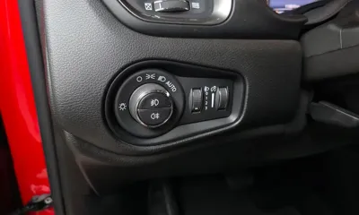 Jeep Renegade 2021, 119845 км, за 7745.83 USD - фото 18