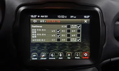 Jeep Renegade 2021, 119845 км, за 7745.83 USD - фото 30
