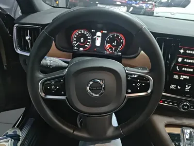 Volvo S90 2020, 60300 км, за 20761.81 USD - фото 11