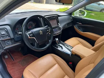 Toyota Crown 2019, 80000 км, за 16156.25 USD