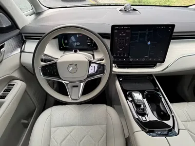 Volvo EM90 2024, 30000 км, за 55777.36 USD - фото 9