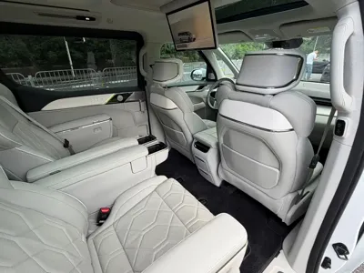 Volvo EM90 2024, 30000 км, за 55777.36 USD - фото 16