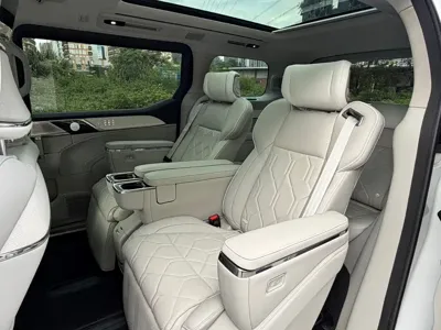 Volvo EM90 2024, 30000 км, за 55777.36 USD - фото 17