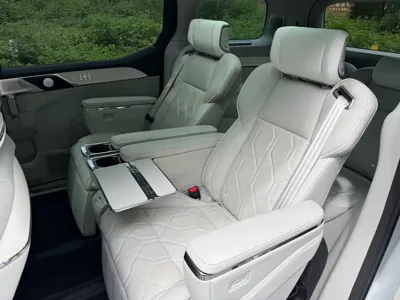 Volvo EM90 2024, 30000 км, за 55777.36 USD - фото 19