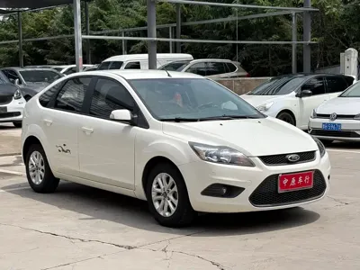 Ford Focus 2014, 60000 км, за 2161.06 USD
