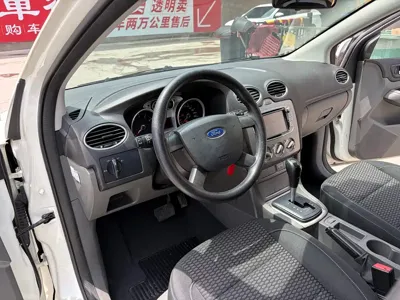 Ford Focus 2014, 60000 км, за 2161.06 USD