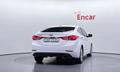 Hyundai Avante 2015, 73055 км, за 5185.77 USD