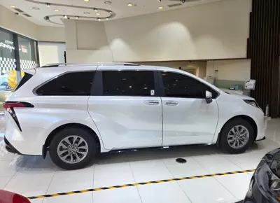 Toyota Sienna 2025, 2665 км, за 45537.38 USD