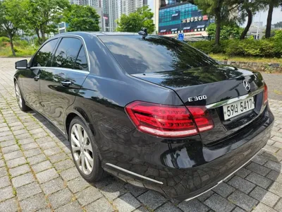 Mercedes-Benz E-Class 2014, 210327 км, за 4759.09 USD