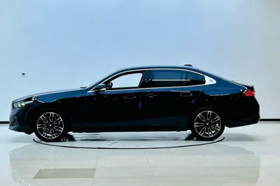 BMW 5 Series 2025, 9800 км, за 44014 USD
