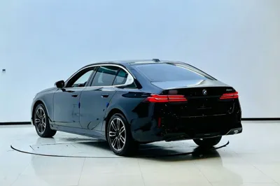 BMW 5 Series 2025, 9800 км, за 44014 USD