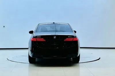 BMW 5 Series 2025, 9800 км, за 44014 USD