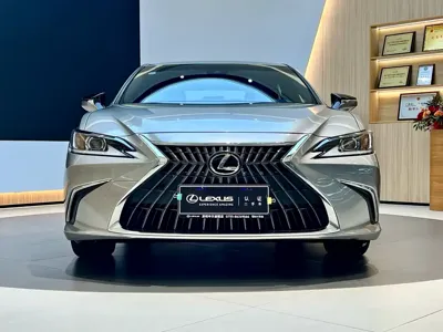 Lexus ES 2024, 25000 км, за 27597.33 USD