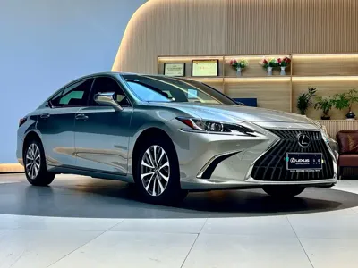 Lexus ES 2024, 25000 км, за 27597.33 USD