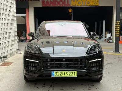 Porsche Cayenne 2025, 9000 км, за 118503.21 USD