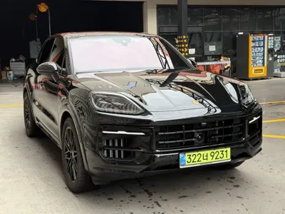 Porsche Cayenne 2025, 9000 км, за 118503.21 USD