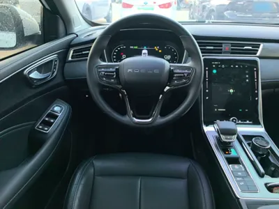 Roewe RX5 2023, 9300 км, за 11946 USD