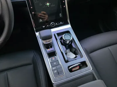 Roewe RX5 2023, 9300 км, за 11946 USD