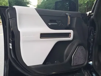 GMC Hummer EV 2024, 8000 км, за 110936.07 USD - фото 8