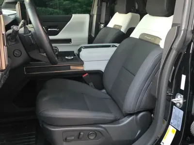 GMC Hummer EV 2024, 8000 км, за 110936.07 USD - фото 9