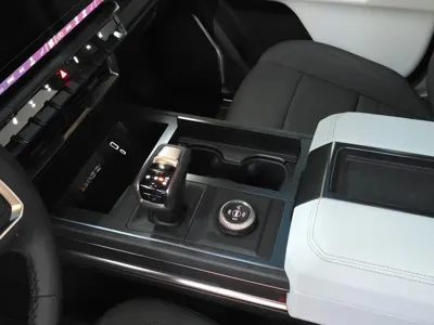 GMC Hummer EV 2024, 8000 км, за 110936.07 USD - фото 11