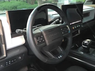 GMC Hummer EV 2024, 8000 км, за 110936.07 USD - фото 12