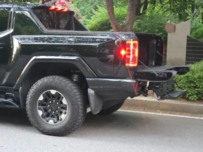 GMC Hummer EV 2024, 8000 км, за 110936.07 USD - фото 19