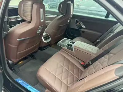 BMW 7 Series 2024, 2500 км, за 84079.2 USD
