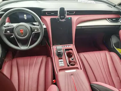 Hongqi Hongqi H5 2025, 11000 км, за 12734.35 USD