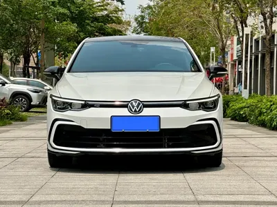 Volkswagen Golf 2023, 50000 км, за 16009.11 USD
