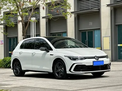 Volkswagen Golf 2023, 50000 км, за 16009.11 USD