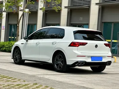 Volkswagen Golf 2023, 50000 км, за 16009.11 USD