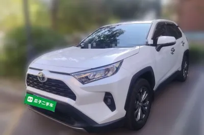 Toyota RAV4 · 2023 год