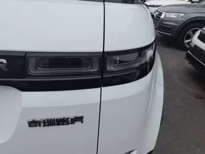 Land Rover Evoque 2023, 57100 км, за 22174.38 USD - фото 8