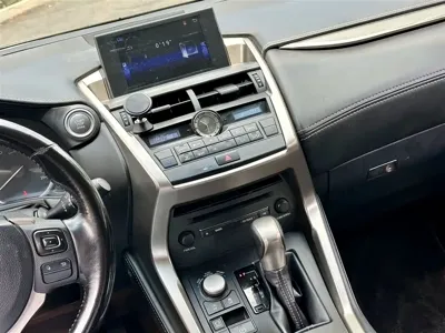 Lexus NX 2017, 130000 км, за 10856.18 USD
