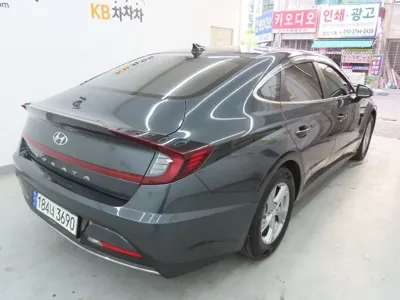 Hyundai Sonata 2021, 156608 км, за 8125.85 USD