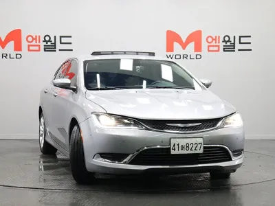 Chrysler 200 2015, 82105 км, за 3144.28 USD
