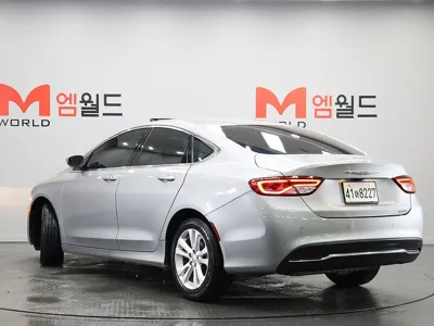 Chrysler 200 2015, 82105 км, за 3144.28 USD