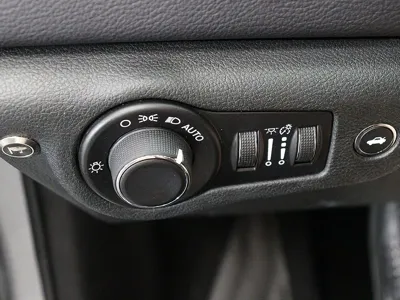 Chrysler 200 2015, 82105 км, за 3144.28 USD - фото 13