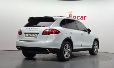 Porsche Cayenne 2014, 138220 км, за 10962.32 USD