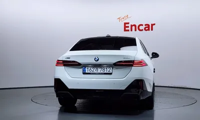 BMW 5-Series 2025, 5423 км, за 55840.84 USD