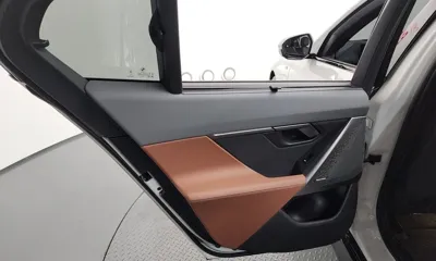 BMW 5-Series 2025, 5423 км, за 55840.84 USD - фото 25