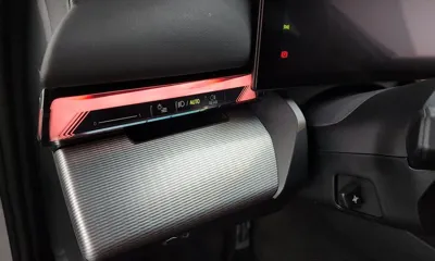 BMW 5-Series 2025, 5423 км, за 55840.84 USD - фото 30